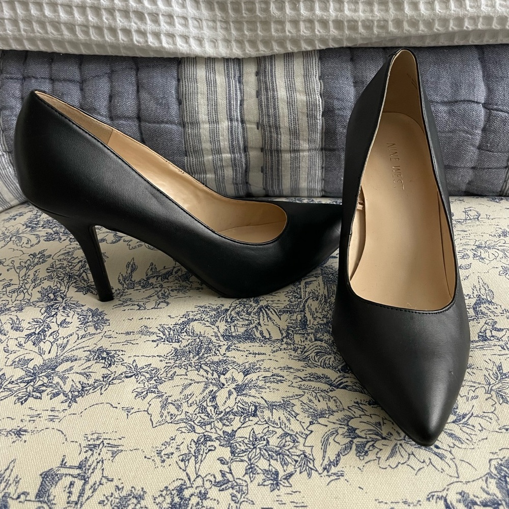 Nine West Stiletto Pumps Size 8.5